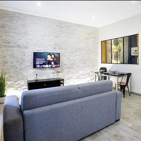 2 Pieces Centre-ville Equipe Nîmes