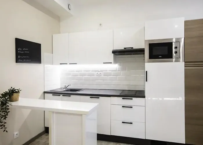 2 Pieces Centre-ville Equipe شقة نيم