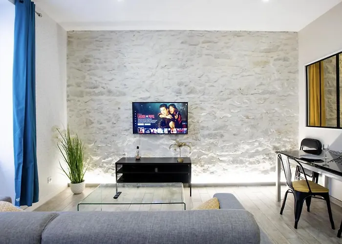 2 Pieces Centre-ville Equipe شقة نيم